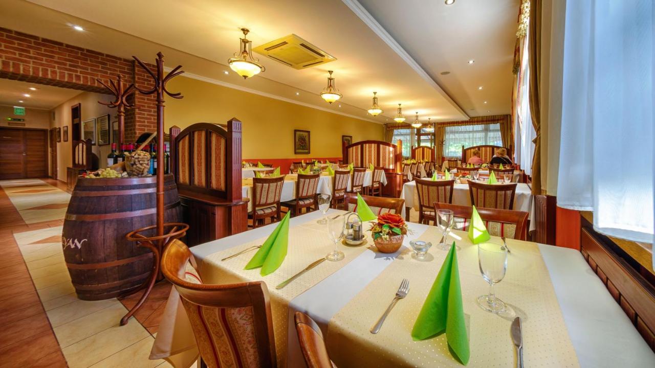 Hotel Tevel Sladkovicovo Dış mekan fotoğraf